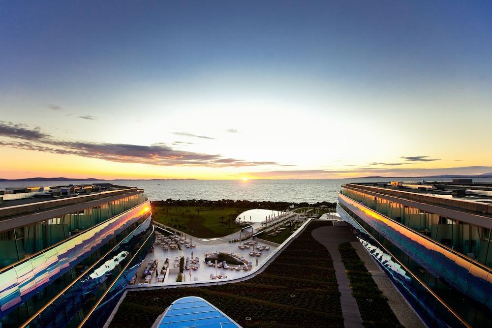 Falkensteiner Hotel & Spa Iadera Petrcane Exterior photo The complex at sunset