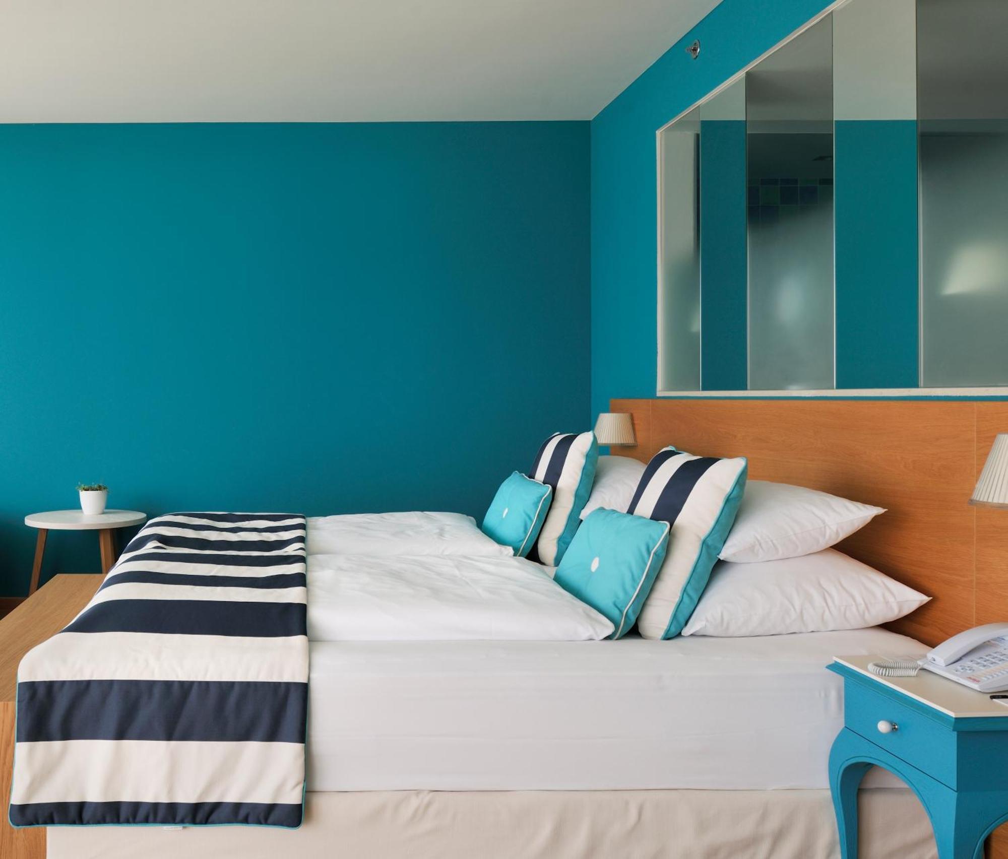 Falkensteiner Hotel & Spa Iadera Petrcane Room photo A bedroom with blue walls